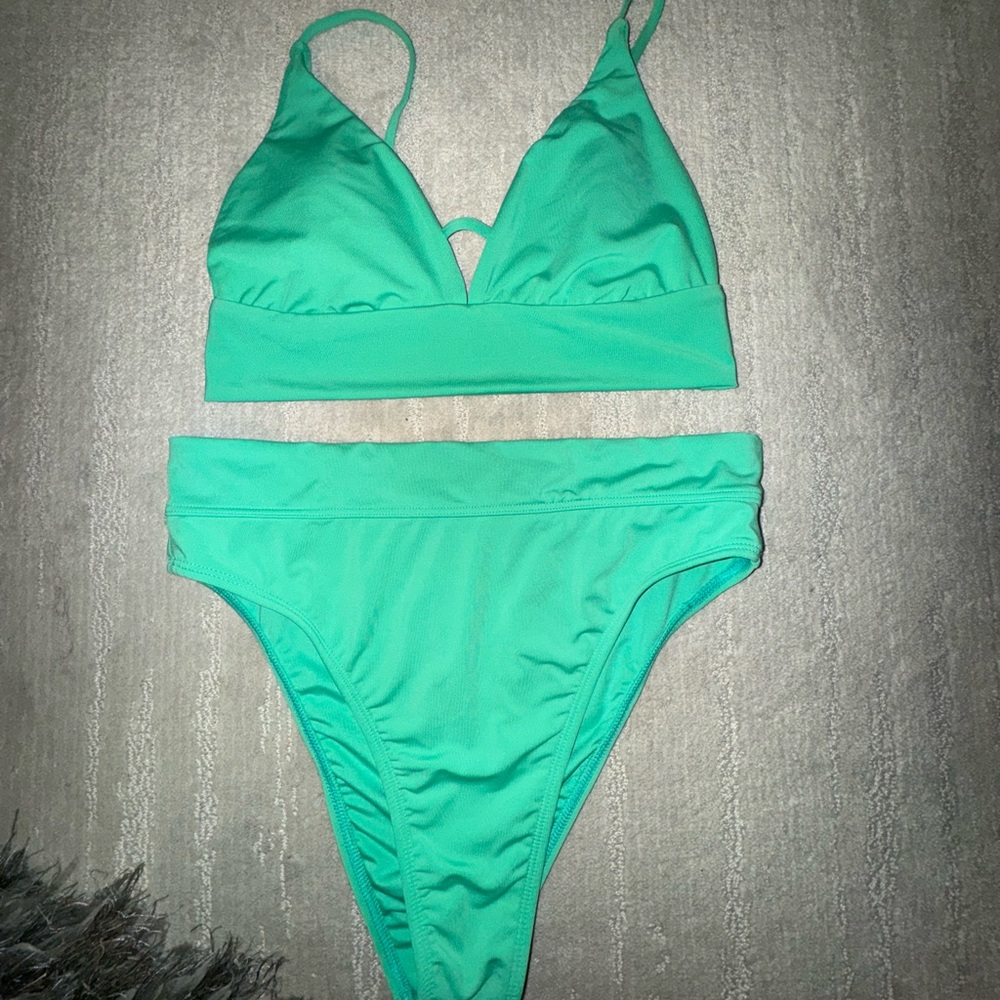 Billabong green bikini
